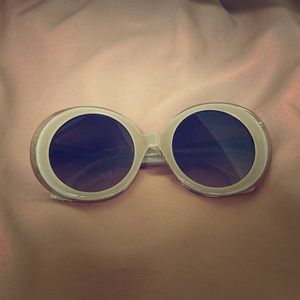 Alice + Olivia Mulholland Sunglasses in Blush